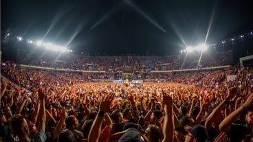  Strategies for Effectively Selling Concert Tickets in a Competitive Market